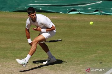 Aksi Novak Djokovic di semi final Wimbledon 2022