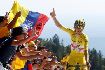 Perebutan gelar Tour de France masih terbuka lebar, kata Pogacar