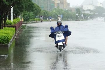 Hujan deras berlanjut, China intensifkan bantuan bencana