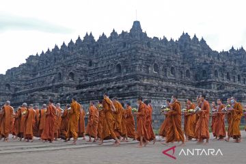 Indonesia Tipitaka Chanting dan Asalha Puja di Candi Borobudur