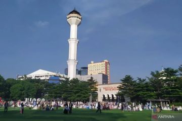 Masjid Raya Bandung siapkan alun-alun antisipasi Shalat Id membludak