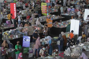 Berburu buku di Big Bad Wolf Books Surabaya