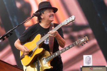 Santana tunda tur konser karena masalah kesehatan