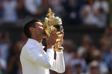 Tekuk Kyrgios, Djokovic juarai Wimbledon keempat berturut-turut