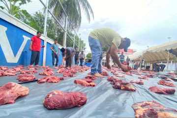 1.100 fakir miskin terima daging kurban dari Masjid Baiturrahman Aceh
