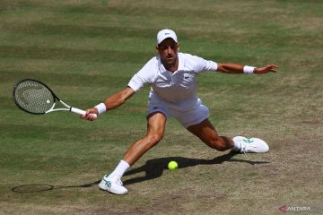 Djokovic kalahkan Kyrgios untuk raih titel Wimbledon ketujuh
