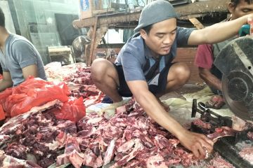 Warga Grogol Jakbar bagikan daging kurban dari pintu ke pintu