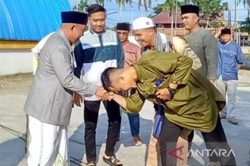 Wali Kota Pangkalpinang potong 16 ekor hewan kurban di kebun