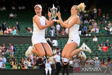 Katerina Siniakova dan Barbora Krejcikova juara ganda putri Wimbledon 2022