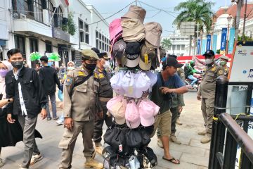 Satpol PP Jakarta Barat pindahkan PKL Kota Tua ke lokasi binaan lain