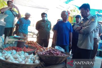 Mentan cek harga dan stok pangan di pasar tradisional Makassar