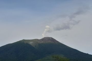 Pos: Asap putih bukan terjadi peningkatan vulkanik Gunung Gamalama