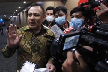 Ketua KPK Serahkan Surat Pemberhentian Lili Pintauli Siregar