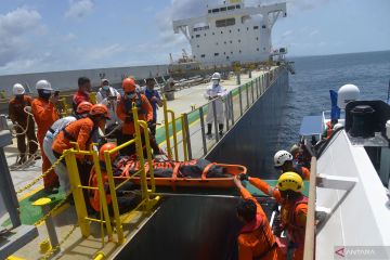 Evakuasi jenazah kru kapal kargo Panama