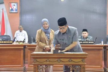 Sidang Paripurna DPRD Sulbar sahkan perda tentang perumahan