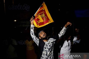 Rakyat Sri Lanka merayakan pengunduran diri Presiden Gotabaya Rajapaksa