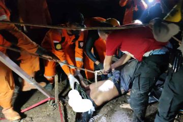Ayah dan anak tewas di sumur sedalam 25 meter di Cirebon
