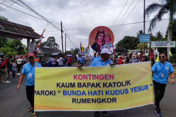 KBK Paroki BHKY Rumengkor kampiun defile