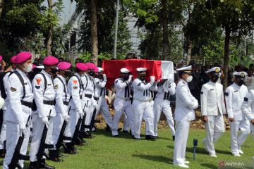 Jakarta kemarin, jenazah TNI disemayamkan hingga pelatihan las