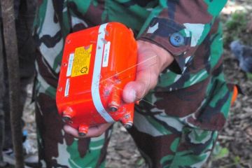 Serpihan pesawat tempur latih