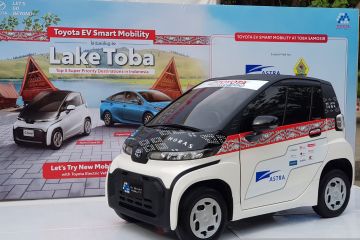 Toyota ajak turis di kawasan Danau Toba coba mobil listrik