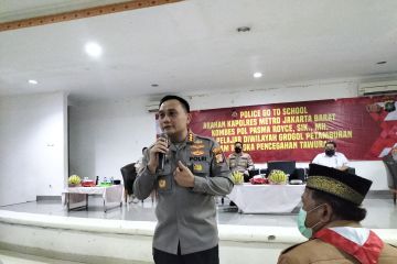 Polisi putus tradisi tawuran sekolah di Jakbar lewat penyuluhan