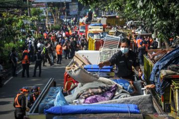 Penertiban aset PT KAI di Bandung