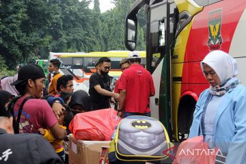 Terminal Kalideres wajibkan penumpang bus sudah divaksin booster