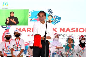 Presiden ajak anak-anak bermain sulap pada Puncak Peringatan HAN 2022