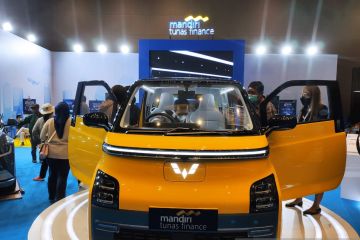Pengunjung antusias datang ke Periklindo Electric Vehicle Show 2022