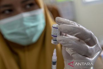 Humaniora kemarin, vaksinasi penguat hingga perilaku hidup sehat