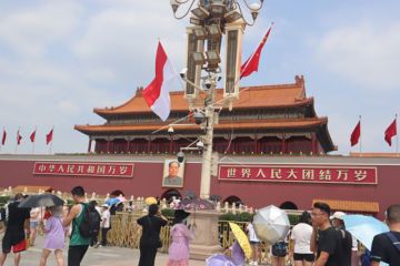 Bendera Merah Putih berkibar di Beijing