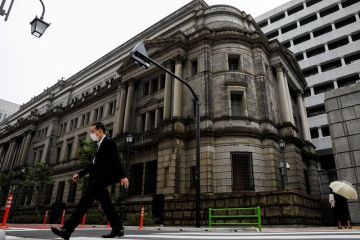 BOJ setujui perlunya suku bunga rendah, kenaikan upah kunci prospek