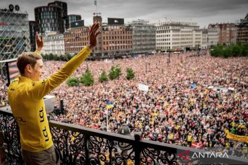 Perayaan kemenangan Juara Tour de France 2022 Jonas Vingegaard