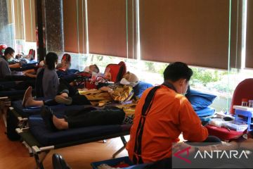 Ratusan pegawai Kemenkumham donor darah peringati HDKD ke-77