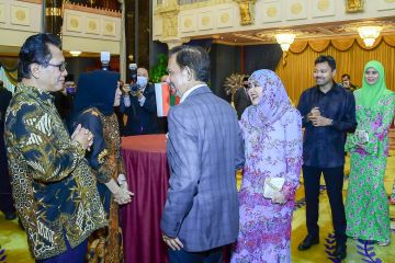 Pintu kayu ukir Jawa klasik,  hadiah khusus untuk Sultan Brunei