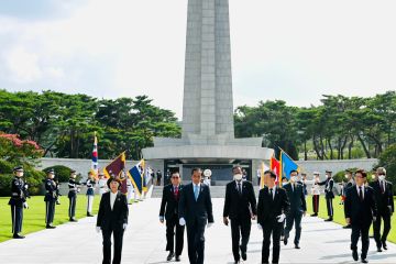 Presiden Jokowi kunjungi Taman Makam Nasional di Seoul