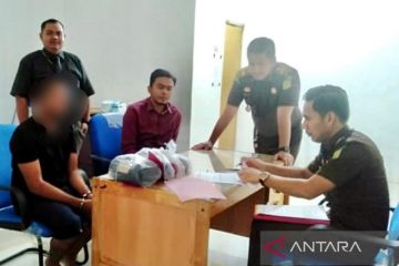 Polres Nagan Raya Aceh menyerahkan tersangka penganiaya anak ke jaksa