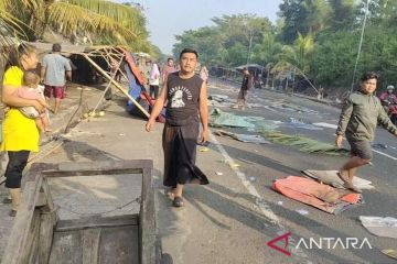 Jalur Bandung-Cianjur macet karena pedagang cincau protes