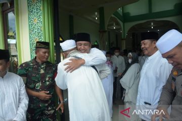 Sebanyak 143 jamaah haji asal Kabupaten Sambas tiba