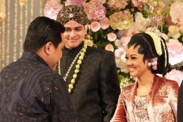 Erick Thohir bagi foto hadiri resepsi nikah putri Anies pada Instagram