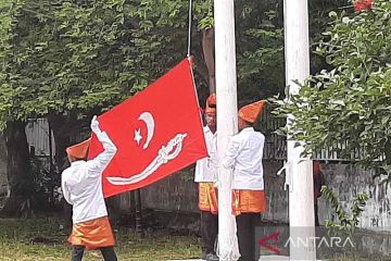 Pewaris Kerajaan Aceh gelar upacara pengibaran bendera alam pedang