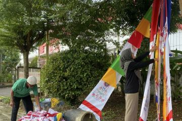 Memberi asa di balik lambaian bendera jelang hari Kemerdekaan