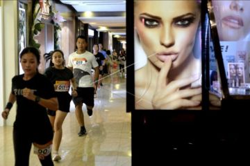 Lomba lari dalam mal