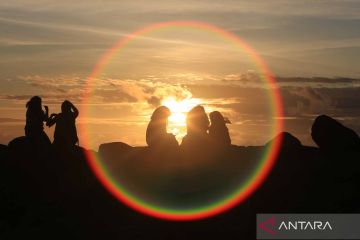 Suasana matahari terbenam di objek wisata Pantai Suak Ujung Kalak