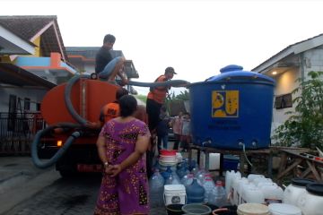 BPBD Jember bantu distribusikan air bersih