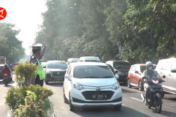 Lalu lintas di sekitar Stadion Manahan ramai lancar