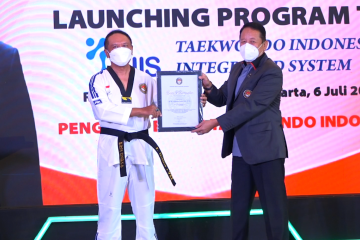 Menpora terima sabuk hitam kehormatan dari PB Taekwondo Indonesia