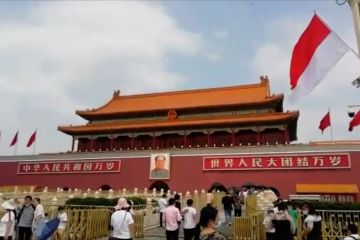 Merah-putih berkibar di kota terlarang Beijing