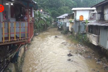 Pemkot Ambon data lebih dari 100 rumah rusak akibat banjir & longsor